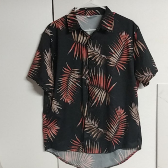 Tropical Leaf Pattern Short Sleeve Button Down - Picture 10 of 11